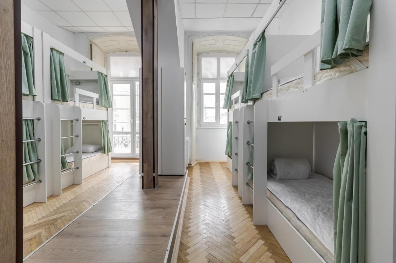 In Town Hostel Λβιβ Εξωτερικό φωτογραφία