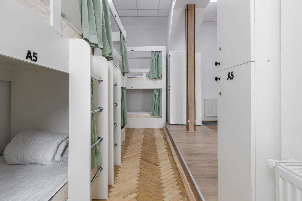 In Town Hostel Λβιβ Εξωτερικό φωτογραφία