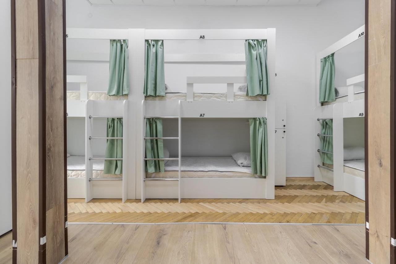 In Town Hostel Λβιβ Εξωτερικό φωτογραφία