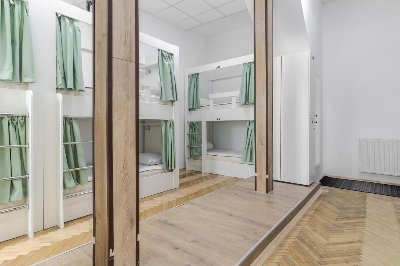 In Town Hostel Λβιβ Εξωτερικό φωτογραφία
