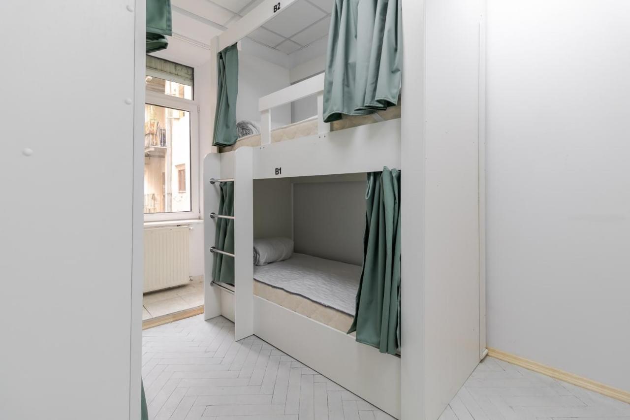 In Town Hostel Λβιβ Εξωτερικό φωτογραφία